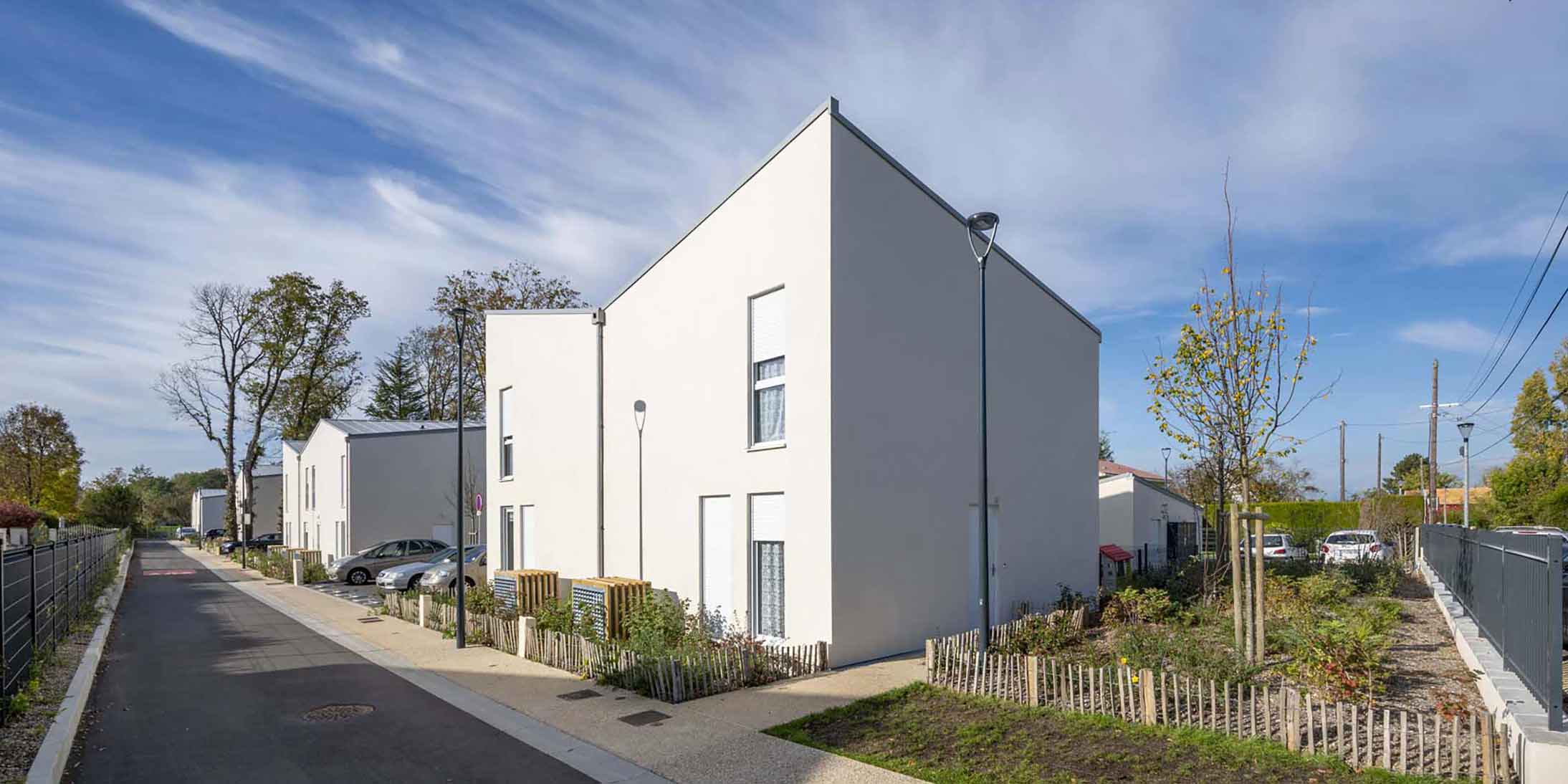 Ossabois a réalisé des maisons individuelles en ossature bois pour Toit et Joie au Perray-en-Yvelines.