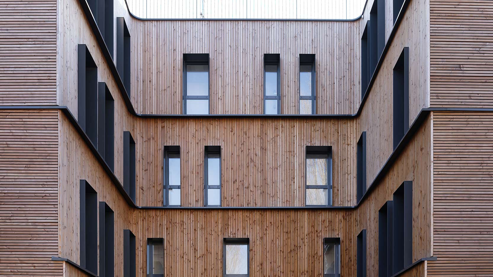 Ossabois a réalisé un bâtiment de logements collectifs en bardage et structure bois à Enghien Les Bains.