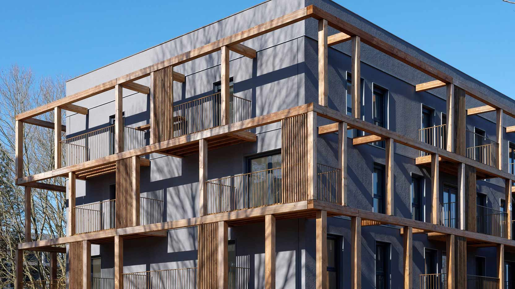 Après l’habillage d’un 1er bâtiment, nous débutons la pose des façades bois d’un second bâtiment à Torcy