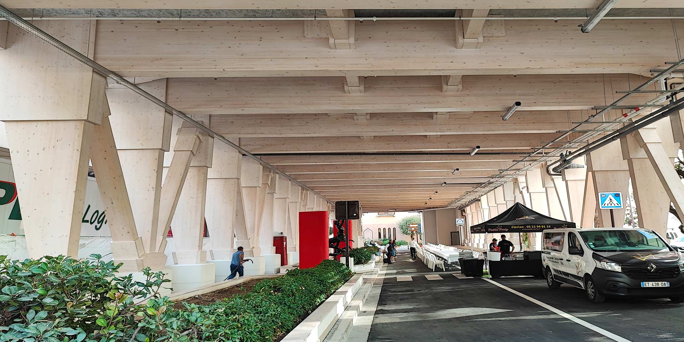 Livraison du bâtiment provisoire en bois pour la Sûreté publique de la principauté de Monaco, modulable et flexible, réalisé par Ossabois