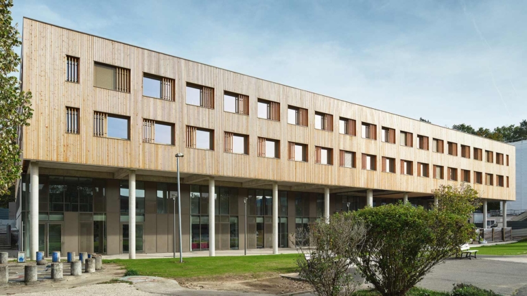 Ossabois réalise un internat en modulaire bois pour le lycée Urugay à Avon