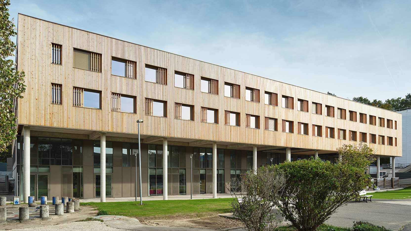 Ossabois réalise des logements collectifs en construction modulaire bois et propose des solutions de surélévation bois à partir de modules 3D.