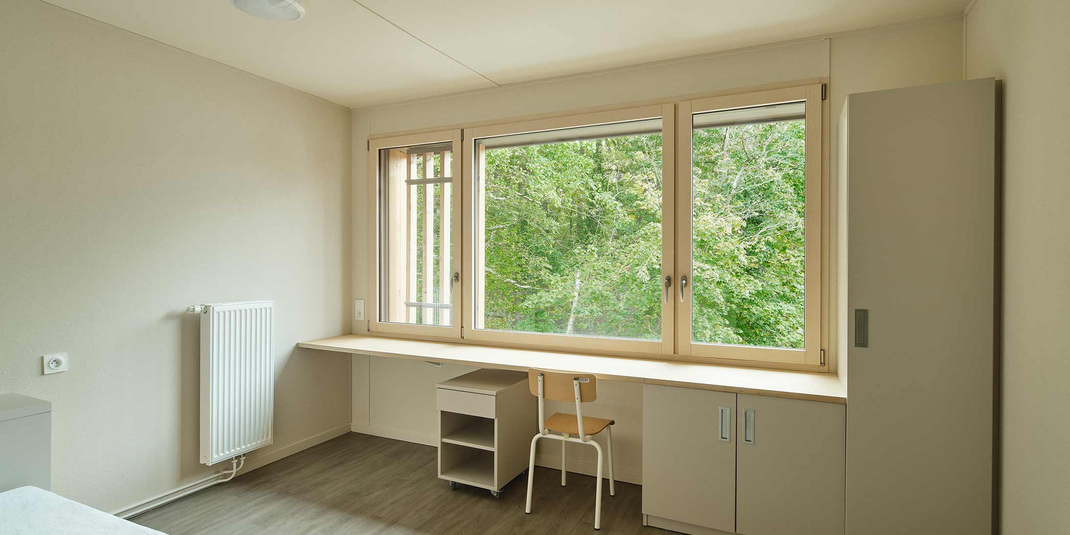 Chambre en modulaire 3D bois pour l’internat du lycée Uruguay à Avon, réalisé par Ossabois