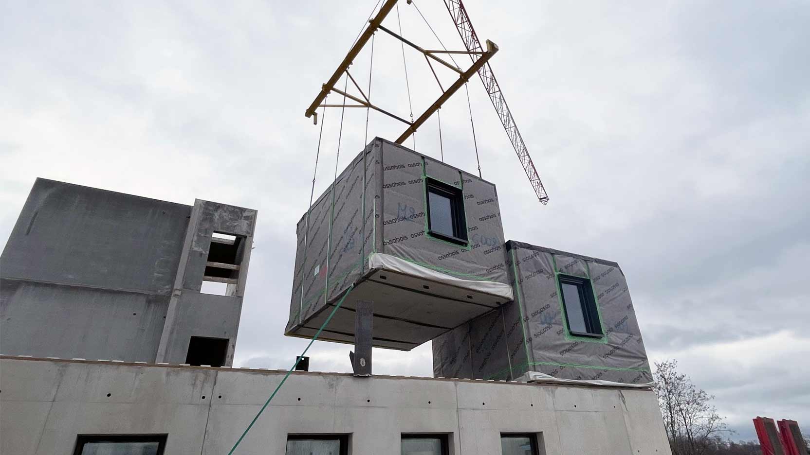 Top départ pour la pose de nos modules 3D bois sur le futur Centre d’enseignement en soins dentaires du CHU de Besançon !
