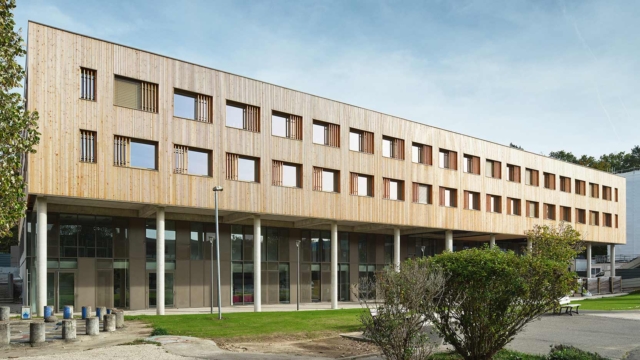 Ossabois réalise des logements collectifs en construction modulaire bois et propose des solutions de surélévation bois à partir de modules 3D.