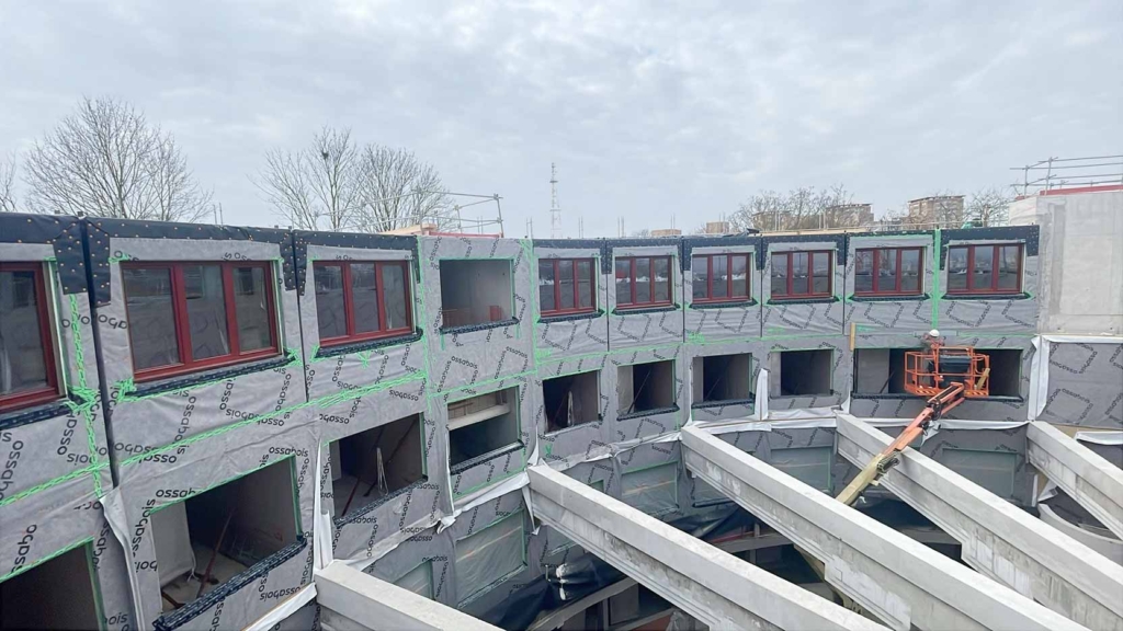 Surélévation du CNIR à Rosny-sous-Bois : Ossabois a terminé le levage de la surélévation bois