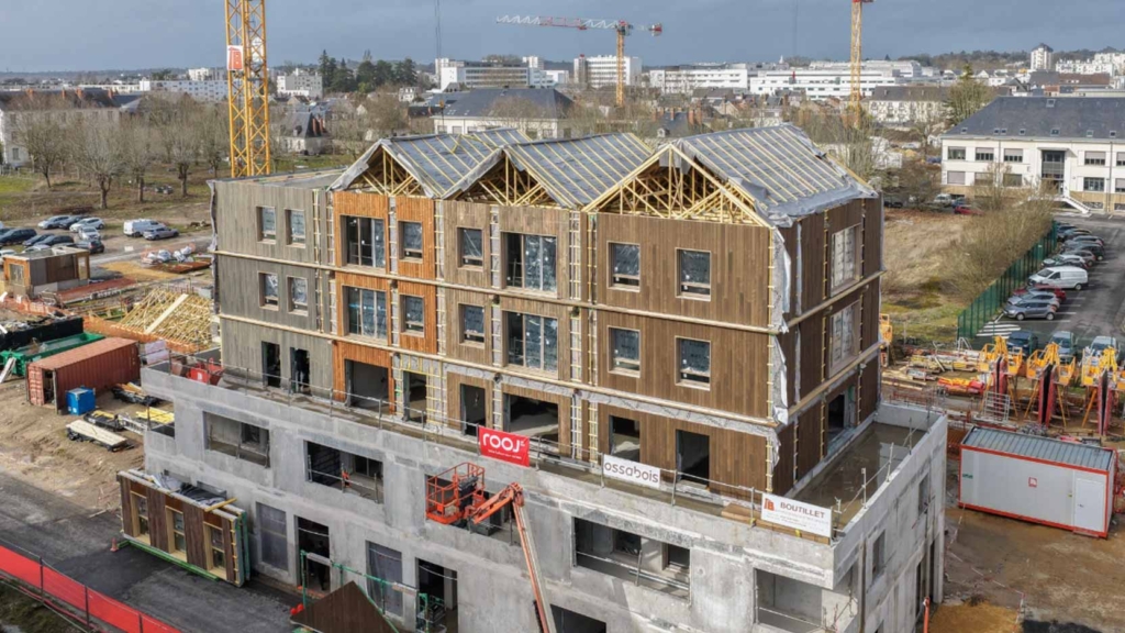 Nous débutons le levage des Façades à Ossature Bois du programme de logements Rooj-Les Casernes, à Tours