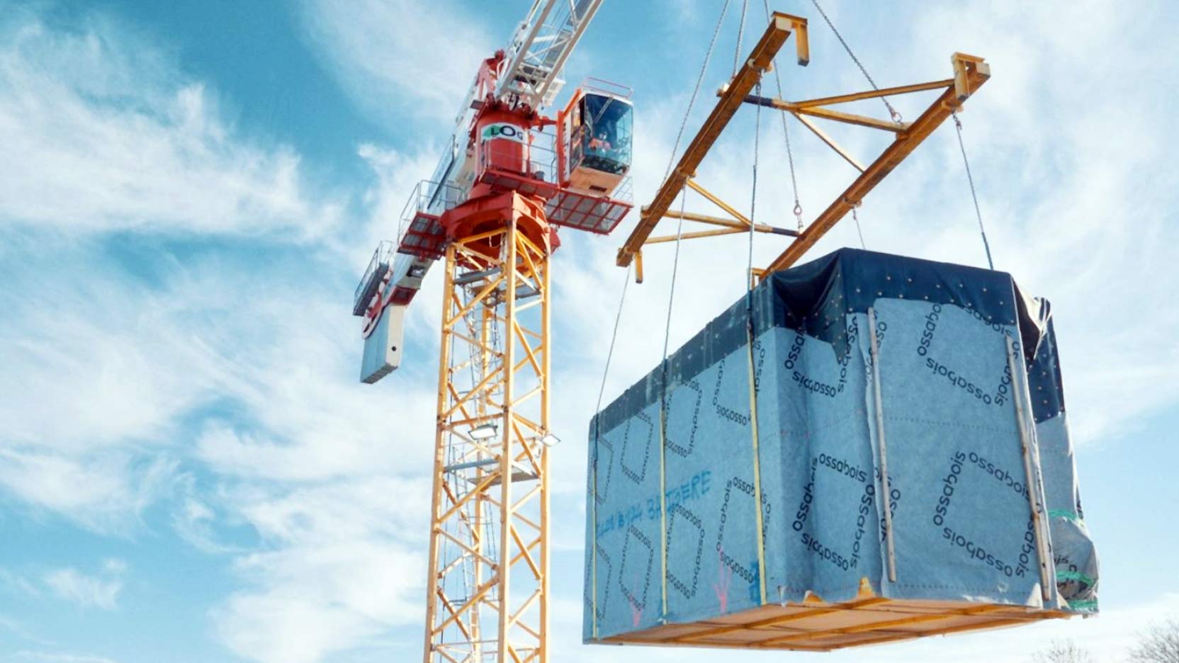 Surélévation bois d’un bâtiment existant réalisée en construction hors-site par Ossabois